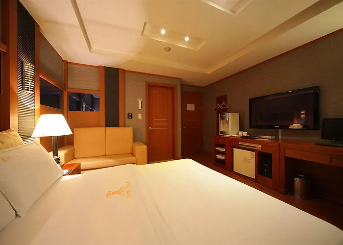Hotel Noblesse, Yeoksam 2*