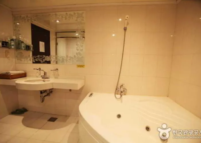Noblesse, Yeoksam Hotel 2*