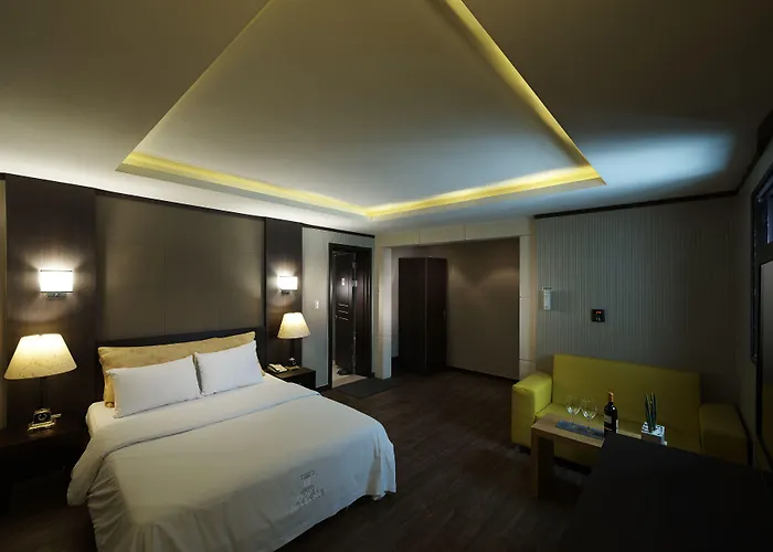 Hotel Noblesse, Yeoksam 2*